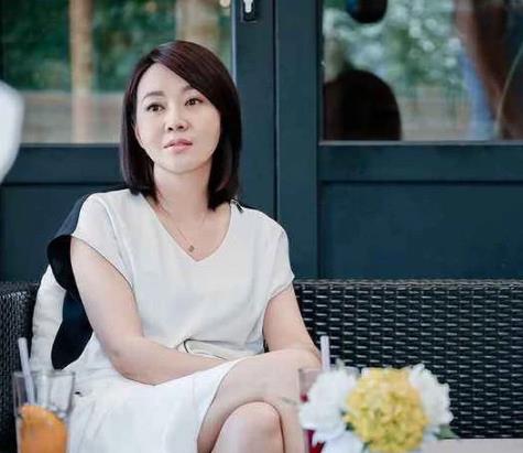 48岁的闫妮承认整容，正在开展姐弟恋