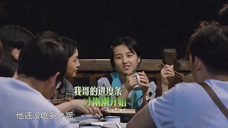 张子枫：路人让传话彭昱畅少吃一点，她却这么回